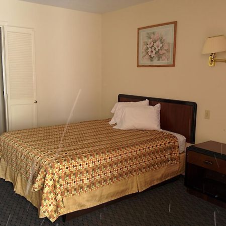 Economy Inn Toledo-Perrysburg Extérieur photo